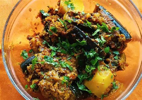 Brinjal potato curry in pressure cooker Recipe by Sangita Vyas - Cookpad