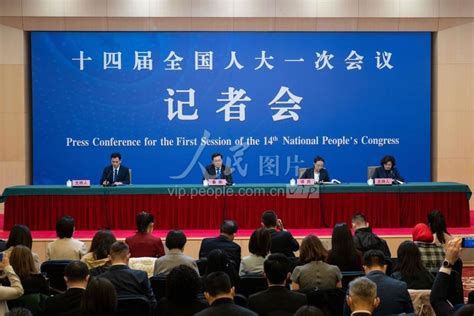 北京：外交部长秦刚就中国外交政策和对外关系回答中外记者提问-人民图片网