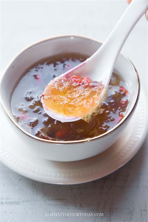 Double-boiled Edible Bird's Nest Soup (燕窝)