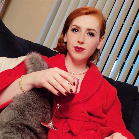 Shiri Allwood | 男扮女装祭典/男性が装う女性