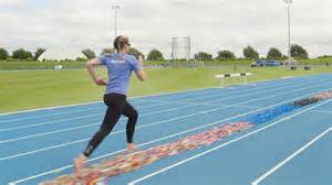 Schnellster 100m-Lauf barfuß auf LEGO - 24,75 Sekunden von Gabrielle Wall