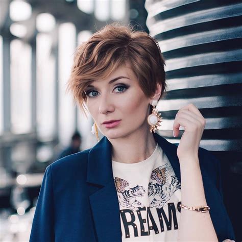 Business Women Facebook Profile Picture 的图像结果