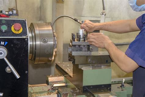 Lathe Machine Operator 的图像结果