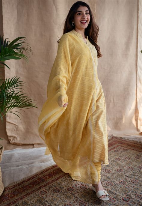 The Ethnic Co's Yellow Three Dots Dabu Kota Doriya Border Dupatta – THE ...