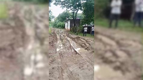 आसान नहीं स्कूल जाने की डगर... दलदल में तबदील हुई MP के इस जिले की ...