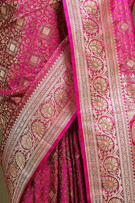 Buy Magenta Paisley Jamewar Tanchoi Banarasi Silk Saree - House Of ...