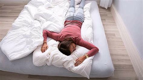你睡觉姿势对了吗？平躺才是脊柱最喜欢的睡姿-健康视频-搜狐视频