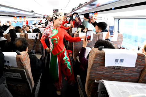 坐高铁看中国丨沪杭高铁上的双城生活：当天往返，方便如公交-现代快报网