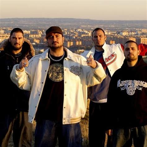 PURA DROGA SIN CORTAR (Lyrics in English) - Violadores Del Verso