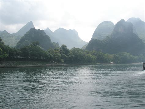 桂林山水甲天下-漓江的山水与天空高清图片下载-正版图片500426938-摄图网