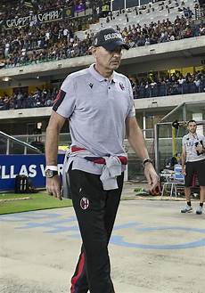 panchina di calcio bologna il guerriero mihajlovic in panchina a verona panchina di calcio bologna il guerriero mihajlovic in panchina a verona