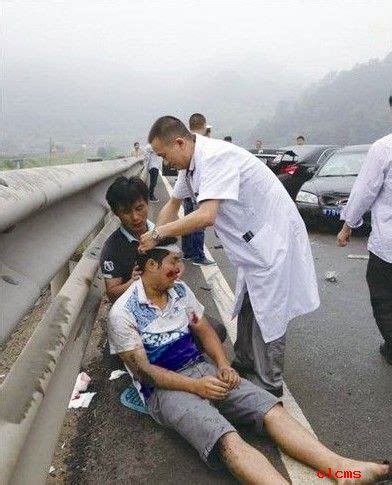 温州高速公路车祸事故正能量 过路医生宋信旺连救4人|交通事故 - 驾照网