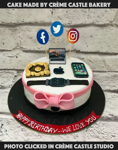 The Socialite Cake – Creme Castle