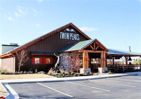 Twin Peaks in Rogers, AR | American Food & Sports Bar