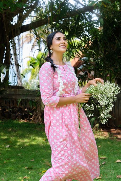 Powder pink cotton dress – Vedhika Fashion Studio
