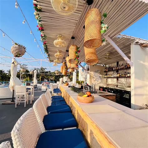 Purple MartIni Goa: Best Cliffside Bar For Sunsets & Cocktails In Goa