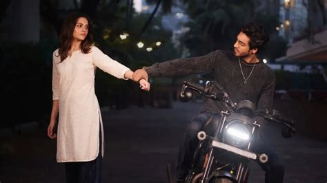 Aneet Padda and Ahaan Panday kept telling each other THIS "one thing ...