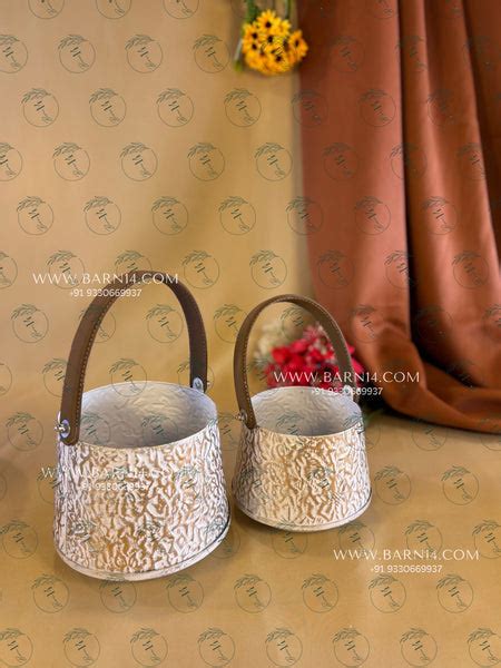 Leather Handle Basket – Barn 14