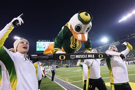 History of the Oregon Ducks Mascot | College Sports Network