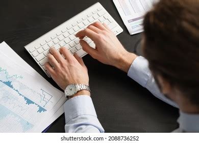 Man Using Computer in Office 的图像结果