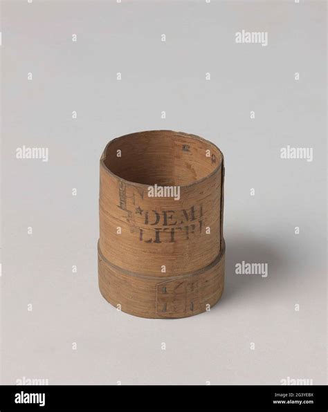 Content measure of 1/2 liter. Chains of 1/2 deciliters (Demi litre) with wooden bottom edge. At ...