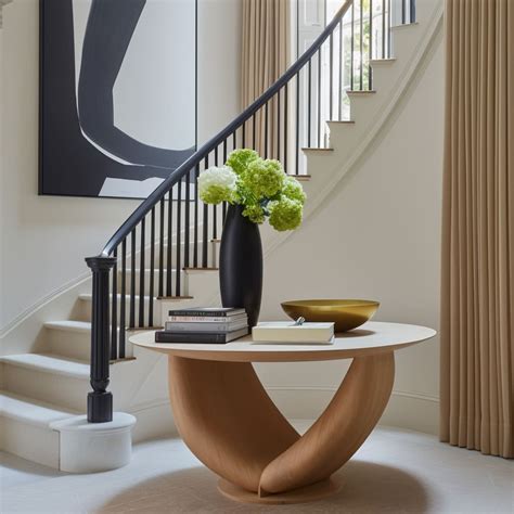 One Accent, Total Makeover: 22 Stylish Round Entrance Tables