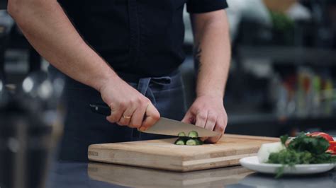 Short Video of Chef Cooking 的图像结果