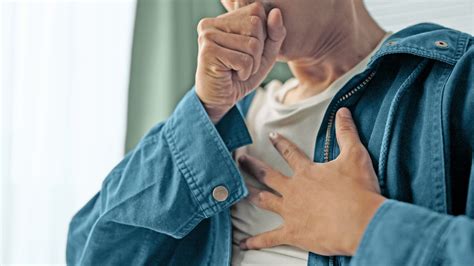 Adrenal Carcinoma: Symptoms, Causes, Diagnosis, Treatment, and Prevention