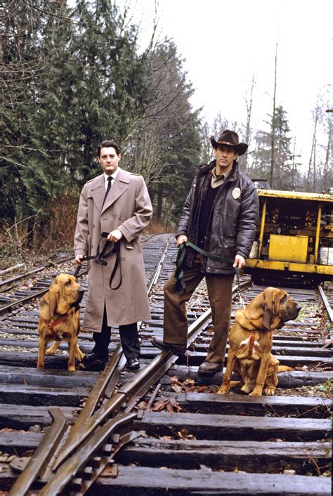 Donna Twin Peaks Outfits