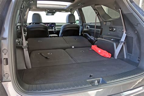 KIA SORENTO 13-min - Loading Cars