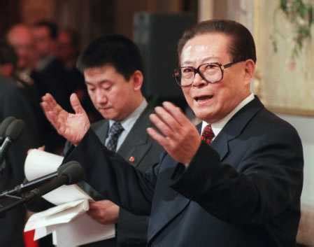 新闻 图文：江泽民主席在瑞士访问时发表演说