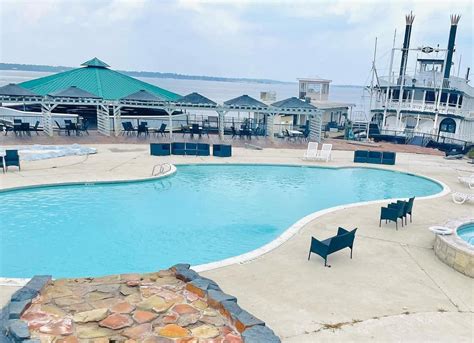 Lake Conroe's new restaurants with pool, playground, boat docks
