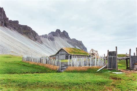 - Iceland 24 - Iceland Travel and Info Guide