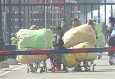 200 Pakistani Hindus arrive in India, some say want to stay here as Pak ...