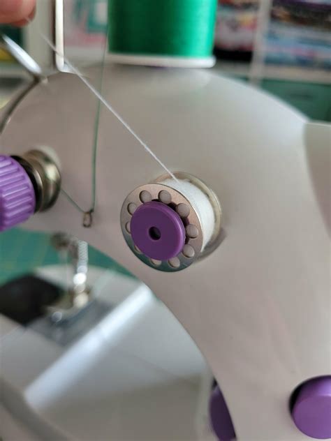 How to Thread a Small Sewing Machine 的图像结果