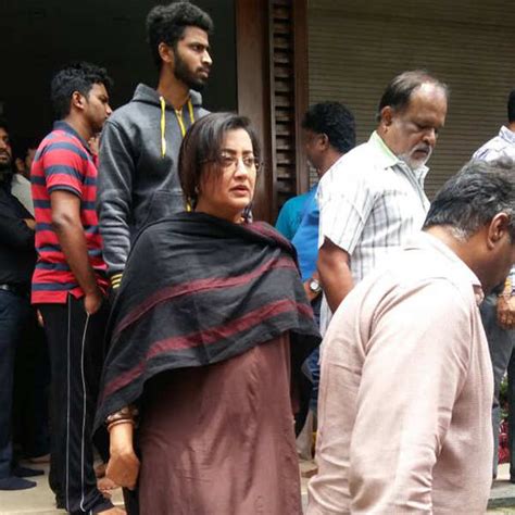 R Ashok arrives to pay his last respects to Parvathamma Rajkumar in ...