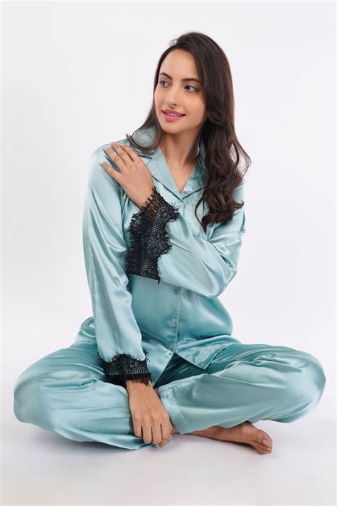 ISLAY : Women's Fashion | Tracksuits, Nightwear, Lounge wear & More