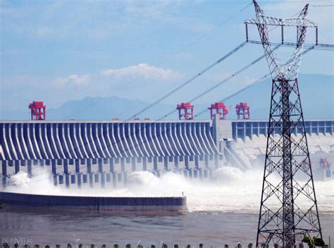世界上最大的三峡水电站，为何坐落在湖北宜昌？它的作用有多大？_腾讯新闻