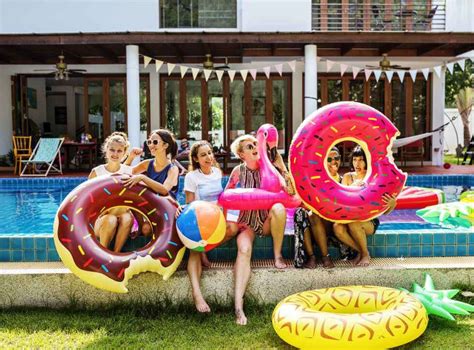 #CelebrateSummer: How To Throw The Coolest Summer Party | Femina.in
