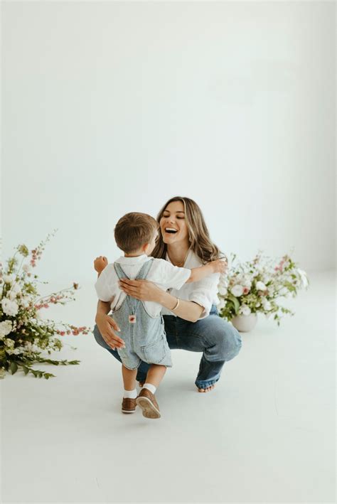 Bay Area Studio Motherhood Session | Mommy son pictures, Mother baby photography, Mommy and me ...