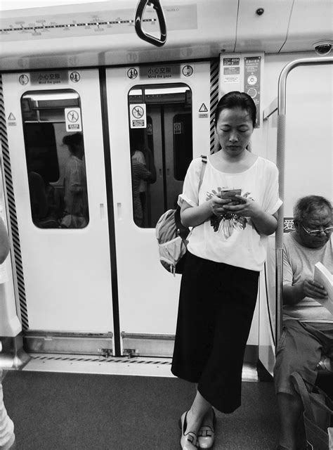 广州地铁回应女生曝光大叔：已和解 - 抖音