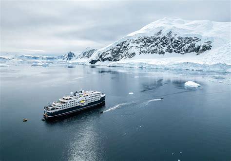 Premium cruise around Svalbard on the new SH Vega ship
