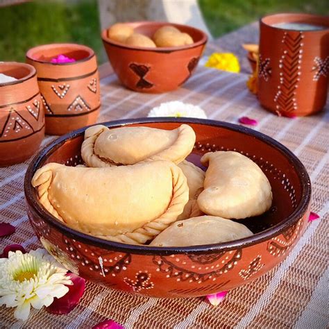 Kutch Painted Pottery Serving Bowl Glazed Large – Terracotta by Sachii