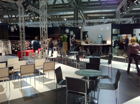 FLY SYSTEM: Customer Reviews, Stands and Services