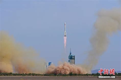 外媒热议神十六成功发射：中国加速推进“航天强国梦” - 看点 - 华声在线