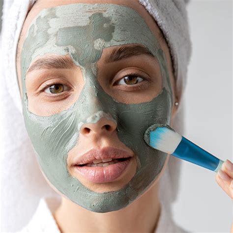 Why Clay Masks Are Beneficial for Glowing Skin & How to Use Them ...