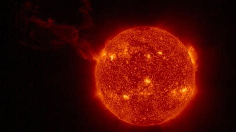HUGE sunspot emerges on the Sun, warns NASA; Will it pose a solar storm ...