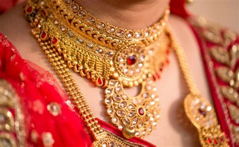 Bridal Jewellery | Wedding Jewellery | Diamond Gold Jewelry - Shaadidukaan