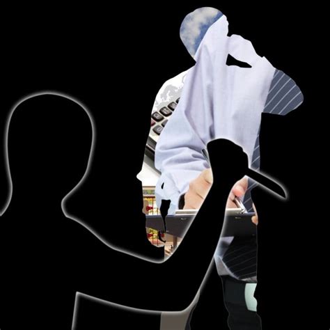 在背后捅一刀的刀 — 图库照片08naypong#29322309