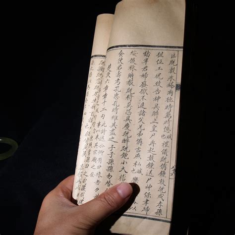 清代民国罕见版本 古籍 木刻版瘦金体《诗经》一厚册 收藏 道具_老老刺猬